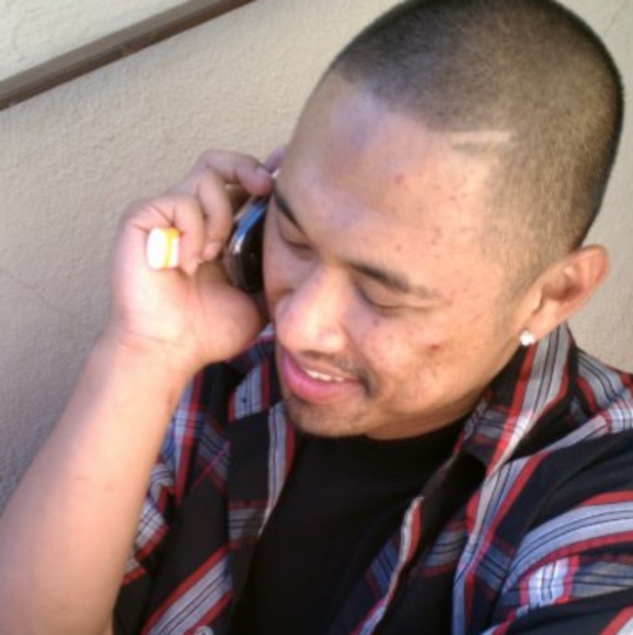 Latest trends, throwback threads, women + men's.. - Picture 3 of 4